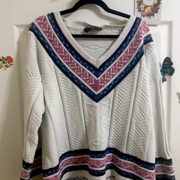 Vintage V-Neck Sweater with Heart Shaped Cable Knit Pattern - Picture 1 of 4
